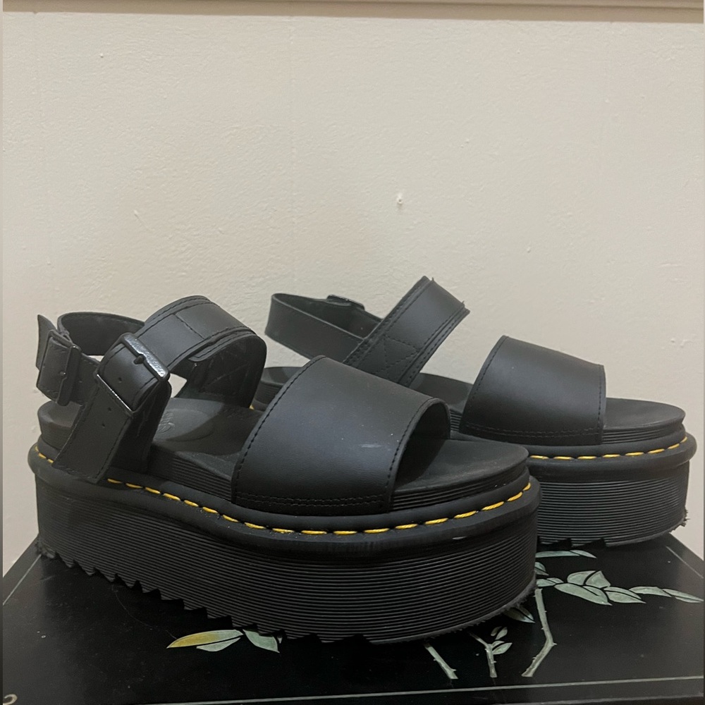Dr. Martens Voss Black Leather Strap Platform Sandals size Women’s size US 8